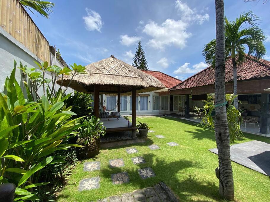 Villa Dharsan Seminyak (Bali)